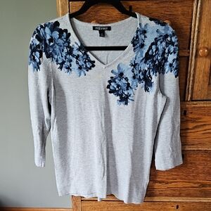 🌿 Roz & Ali Gray V-Neck Sweater with Blue Floral Accents